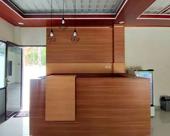 As Waru Hotel Redpartner - Salatiga - Front desk