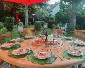 Gorgeous Home In Chessy With Wifi - Chessy - Patio