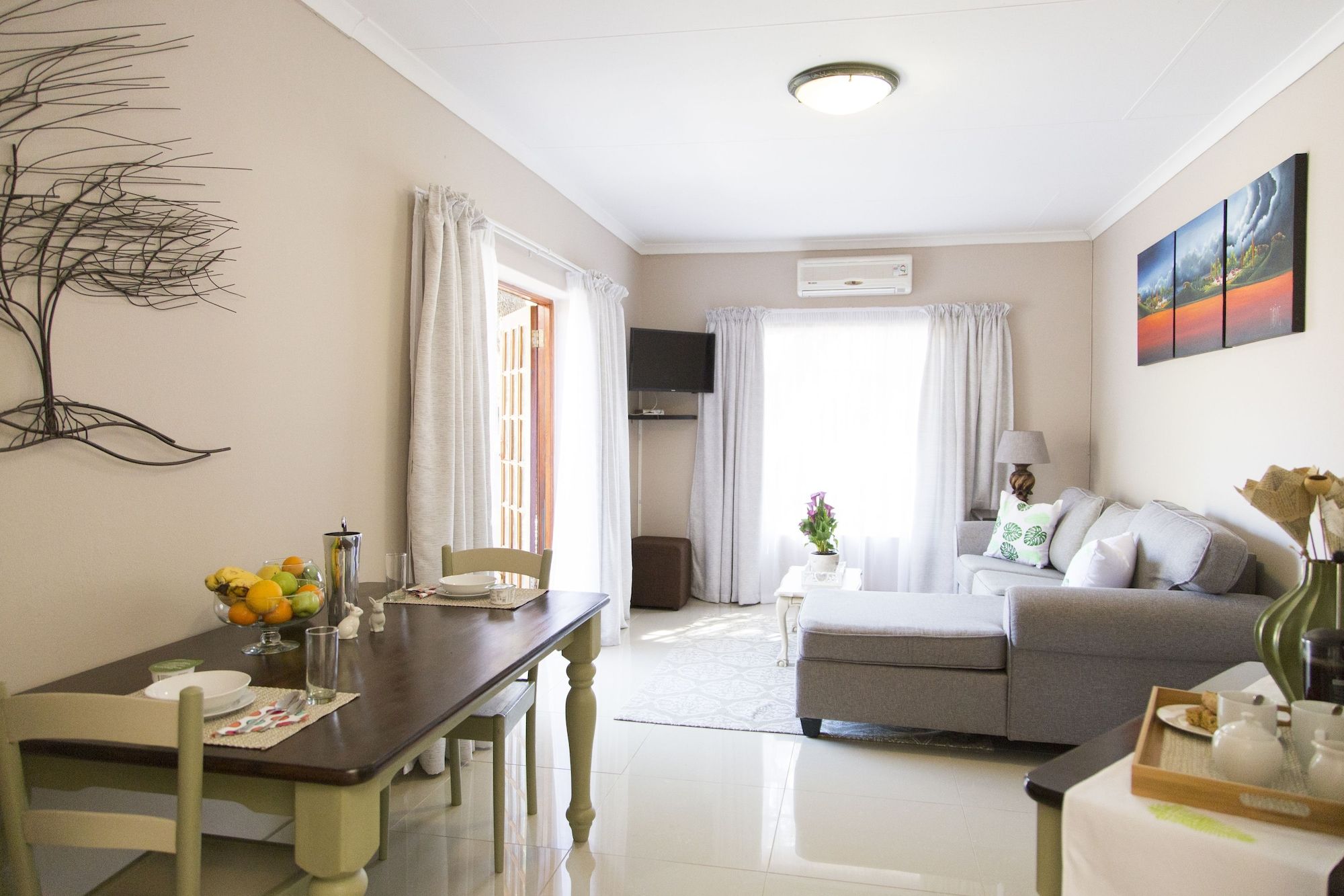 Nehema Manor - Hartbeespoort - Living room