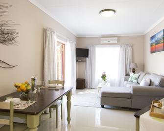 Nehema Manor - Hartbeespoort - Living room