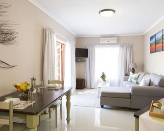Nehema Manor - Hartbeespoort - Living room