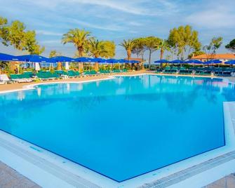 Le Monde Beach Resort & Spa - Dikili - Bazén