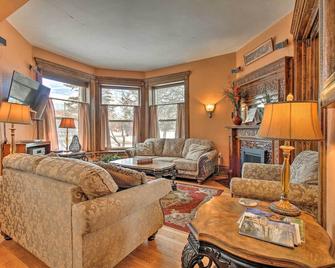 Historic Helena Home with Mtn Views - 2 Mi to Dtwn! - Helena - Sala de estar