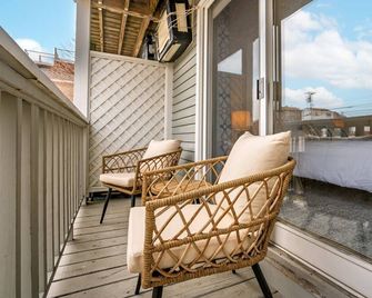 Serenity by the Sea 180 Steps to the Beach! - Wells - Balcony