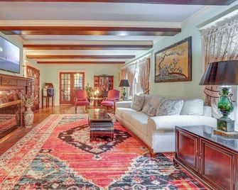 Spacious Jamestown Home Near Natl Comedy - Jamestown - Huiskamer