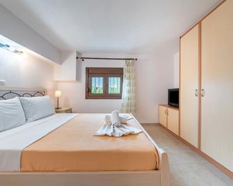 Apartment 'Mezoneta' with Wi-Fi and Air Conditioning - Sivota - Bedroom