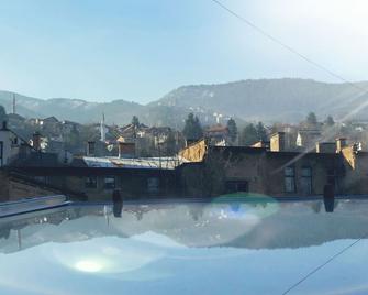 Apartment Bujrum & Enjoy - Sarajevo - Pool