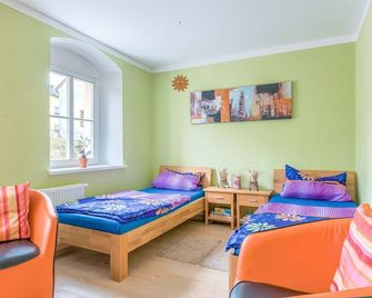 Scenic Stay in Rauschenbach, Cleaning In - Neuhausen - Wohnzimmer