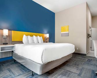 Comfort Inn and Suites Destin near Henderson Beach - Destin - Bedroom