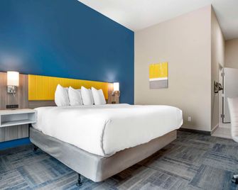 Comfort Inn and Suites Destin near Henderson Beach - דסטין - חדר שינה