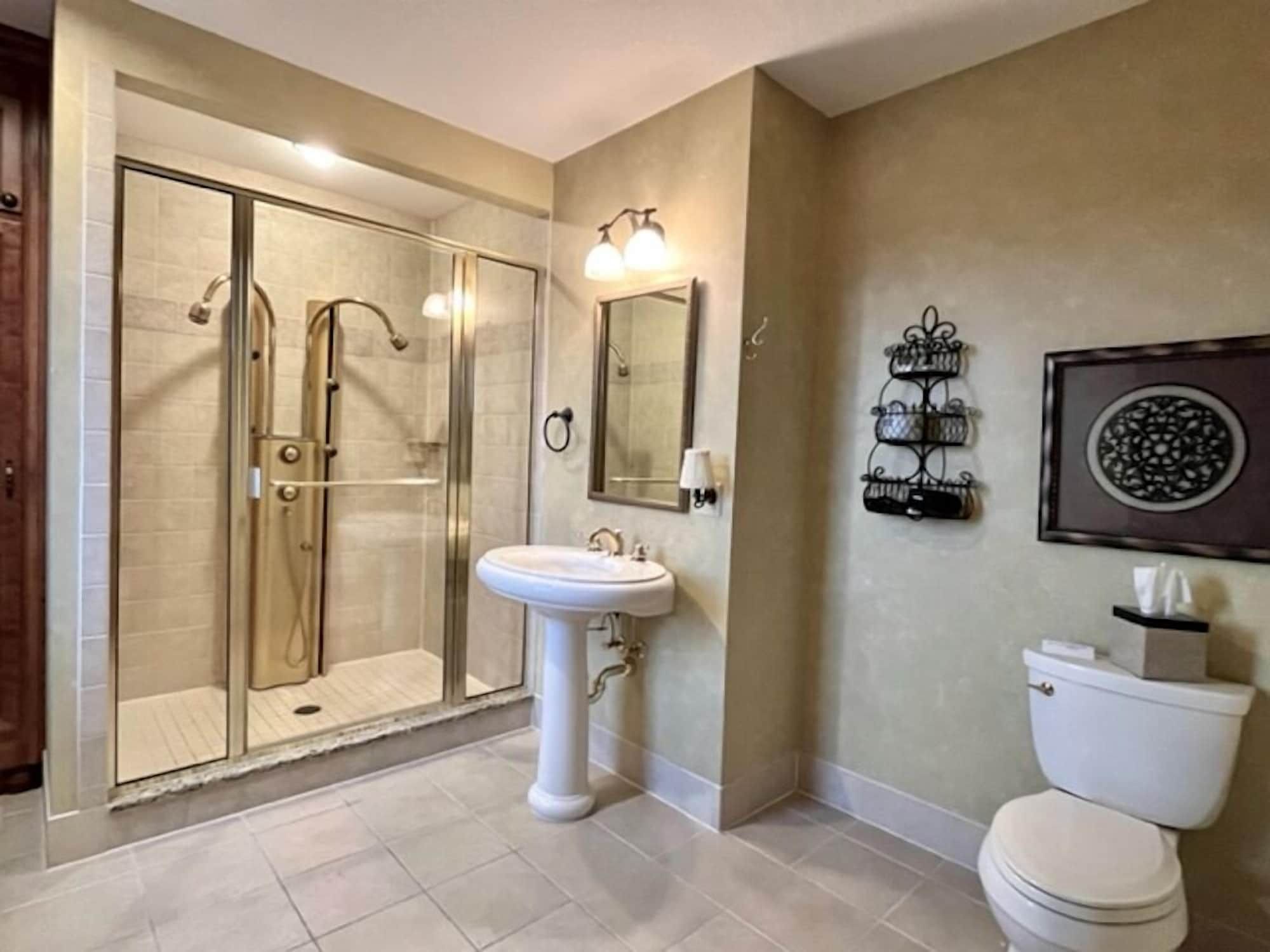 The Port Hotel - Port Washington - Bathroom