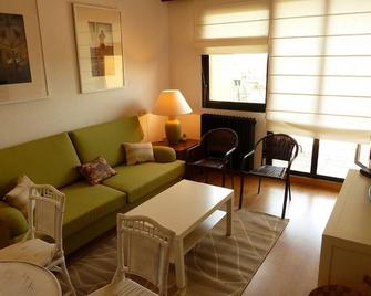 Cozy Studio Vut With Wifi In Salamanca Golf Course - San Pedro del Valle - Sala de estar