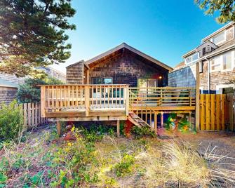 Charming, oceanfront cottage with WiFi & easy beach access - Cannon Beach - Edificio