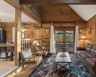 Blue Ridge Getaway - Sunset Views, A.T. Access - Harpers Ferry - Living room