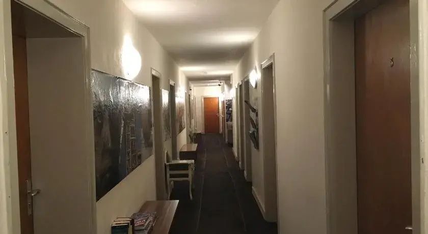 Self check in City Hostel Nordstern - אסן - מסדרון