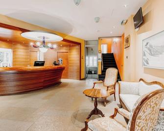 Parkhotel Schoenegg - Grindelwald - Receptionist
