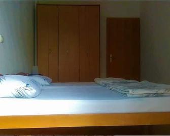 Central Apartments (Symbolic Price & Garage Parking) - Skopje - Camera da letto