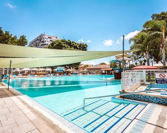 Kfar Maccabiah Hotel and Suites - Ramat Gan - Piscine