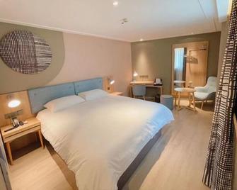 Home Inn Neo Fuzhou Wuyi Square Nanmendou Metro Station - Fuzhou - Bedroom