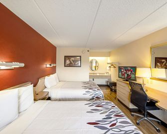 Red Roof Inn Utica - Utica - Bedroom