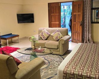 Ufanisi Resorts - Kisii - Living room