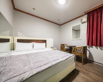 Jinju New World - Jinju - Habitación