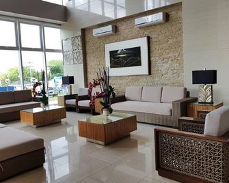 Jmb Wind Residence Tagaytay (Brandnew) - Tagaytay - Recepción