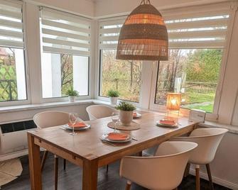 Ferienhaus Ankerplatz 2 - Ostseebad Dierhagen - Їдальня