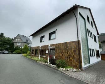 Hotel Haus Erlen - Olsberg - Gebäude