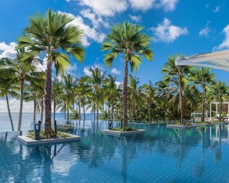 Henann Crystal Sands Resort - Boracay - Pool