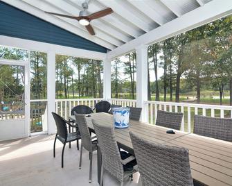 Beautiful, Waterfront Home -- Perfect as Hunting Lodge -- Come for Water Fowl! - Cambridge - Terasa