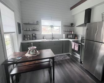 Charming Country Hideaway – The Paisley Guest House - Keremeos - Cocina
