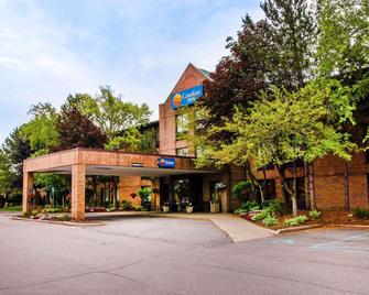 Comfort Inn Livonia - Livonia - Building