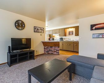 2 Mi to Dwtn Green Bay: Ideally Located Townhome! - Green Bay