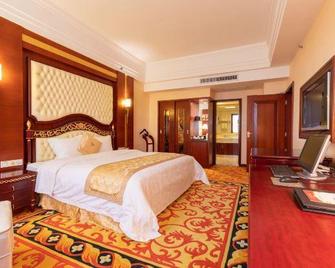 Lijing Hotel - Maoming - Bedroom