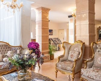 Hotel Royal - Ivry-sur-Seine