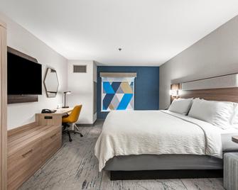 Holiday Inn Express & Suites Lincoln-Roseville Area By IHG - Lincoln - Bedroom