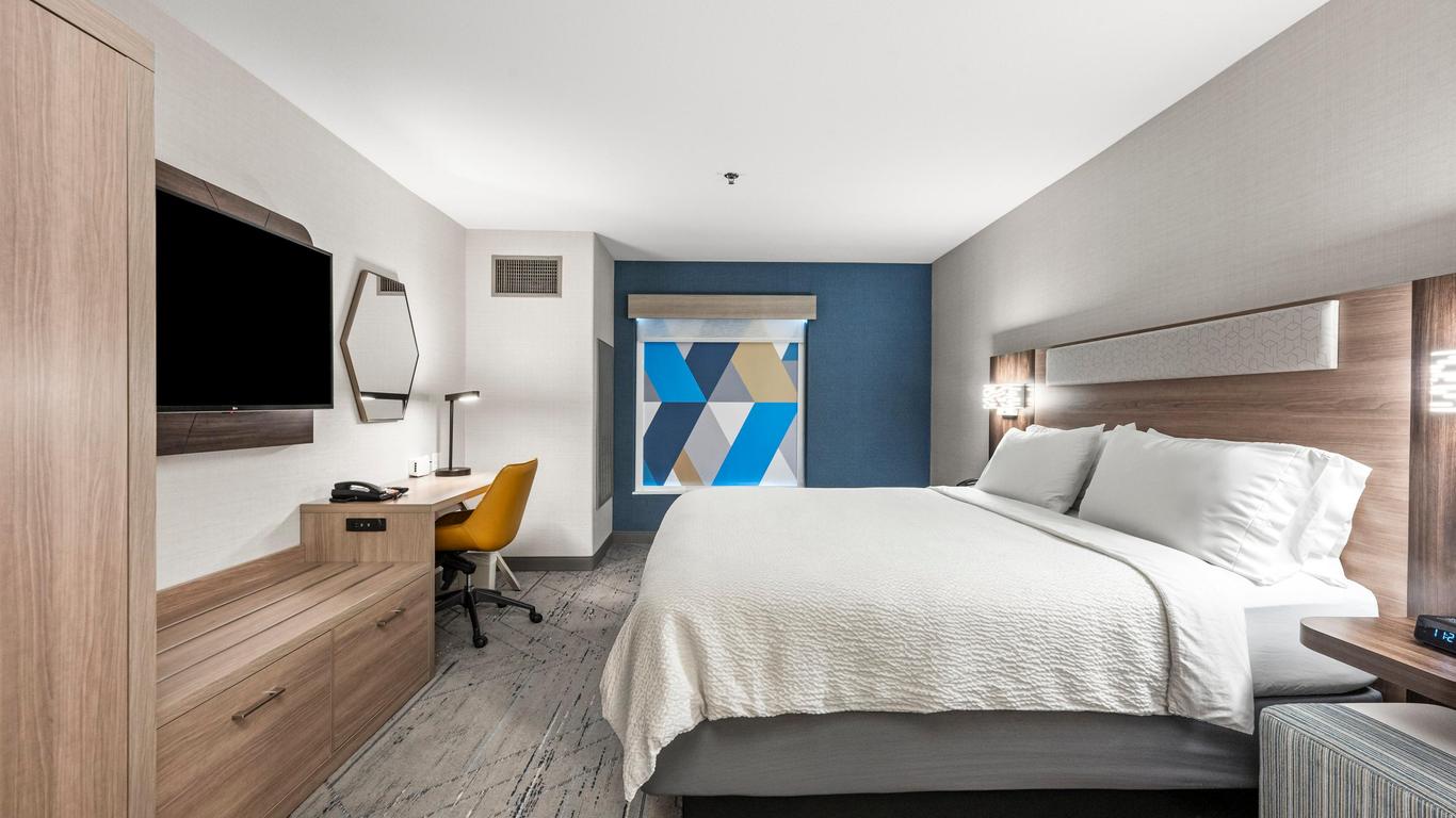 Holiday Inn Express & Suites Lincoln-Roseville Area By IHG