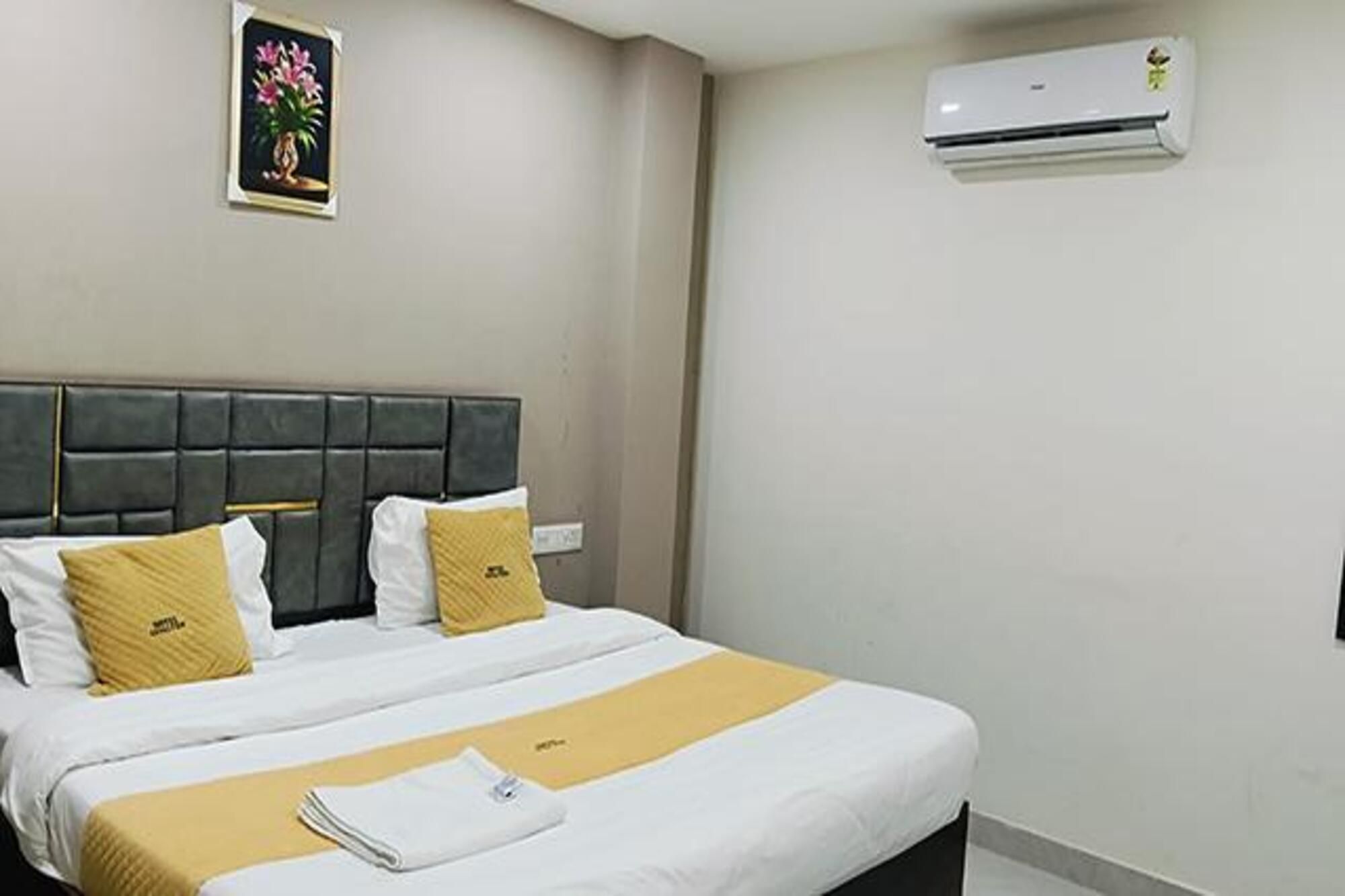 Fabhotel Vedika thumbnail 2
