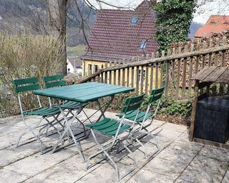 Vacation apartment for 4 people 38 m² with a view of the Lilienstein - Königstein - Innenhof