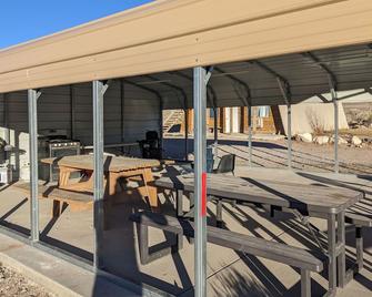 Escape to the wild. Secluded remote cabin with private pond - Marysvale - Patio