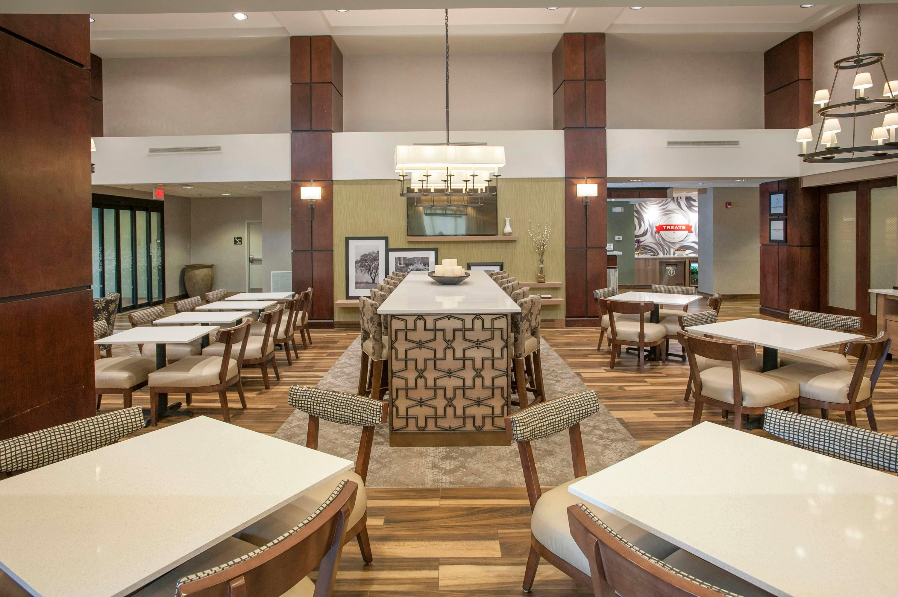Hampton Inn & Suites Mobile Providence Park/Airport - Mobile - Restoran