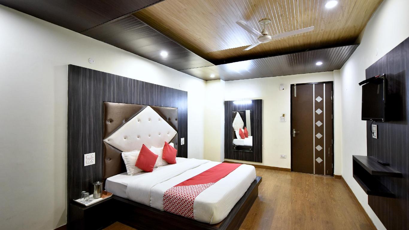 Hotel Dalhousie Grand