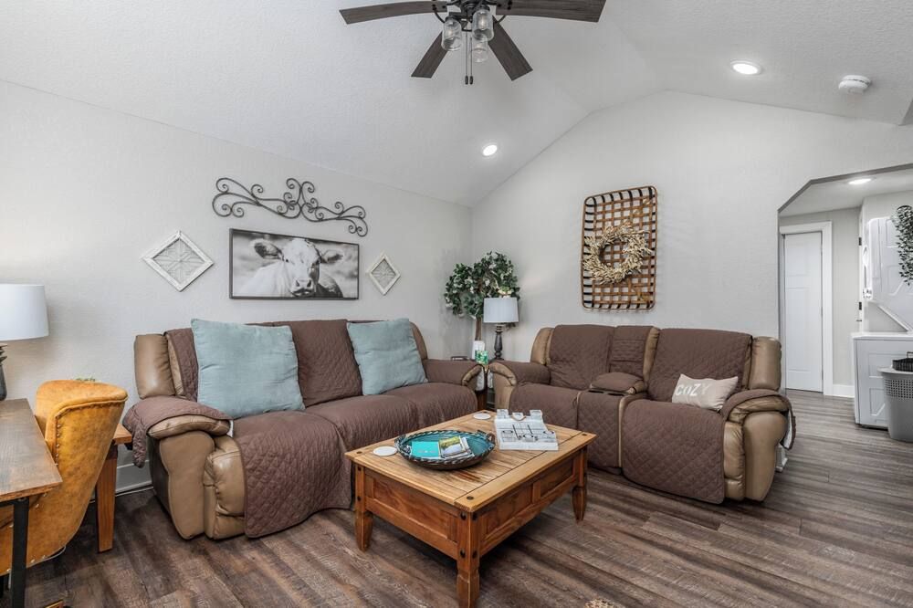 The Nest - Cute, Clean & Comfy - 10min to Ft. Wood