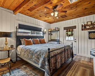 Cottage Room on Main - Greer - Habitación