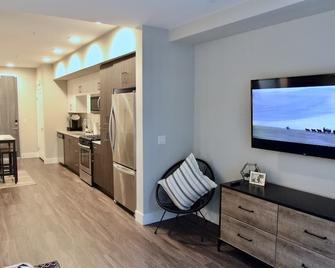 Southwestern - Modern Studio [] Choc & St Joseph's - Santa Ana - Room amenity