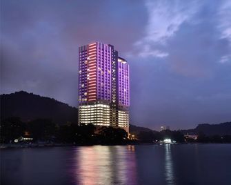 Lexis Suites Penang - Teluk Kumbar - Building