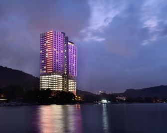 Lexis Suites Penang - Teluk Kumbar - Building
