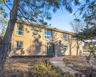 4bd With Game Lounge Hot Tub Dog Friendly Usafa - 科羅拉多泉 - 建築