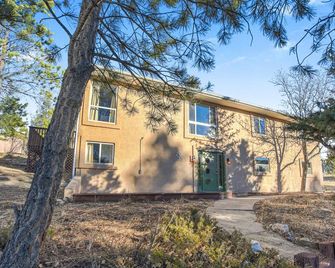 4bd With Game Lounge Hot Tub Dog Friendly Usafa - Colorado Springs - Edificio